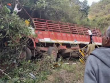 जावळी: केळघर घाटात ट्रकचा अपघात मेढा पोलीस ठाण्यात नोंद