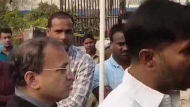 কল্যাণী: আনন্দপুরে ভয়াবহ অগ্নিকাণ্ডে বষ্মীভূত এলাকা পরিদর্শন করলেন কল্যাণীর বিজেপি বিধায়ক অম্বিকা রায়