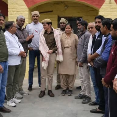 नीमराना: शाजापुर थाना पुलिस को ग्रामीणों ने आरोपियों की गिरफ्तारी और सामान बरामद करने पर किया सम्मान