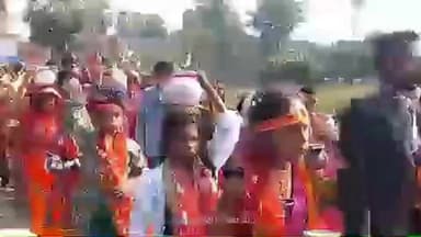 पातेपुर: नौआचक के श्री राम जानकी मंदिर में अष्टयाम यज्ञ के लिए निकली भव्य कलशयात्रा, भक्तिमय हुआ माहौल