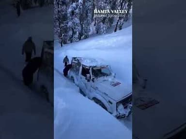 manali #viral #viralvideo #snowfall #follow #snow #viralnews #viralvideo #viralshort