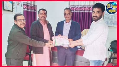 गणतंत्र दिवस पर पंचायत सचिव मुन्ना राजा बुंदेला उत्कृष्ट कार्य हेतु हुए सम्मानित मिला प्रशस्ति पत्र