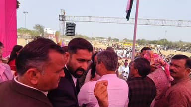 राष्ट्रीय पर्व गणतंत्र दिवस पर समारोह में संस्कृतिक कार्यक्रम में एक विद्यालय ने निर्णय पर सवाल उठाए। राष्ट्रीय गरिमा ?