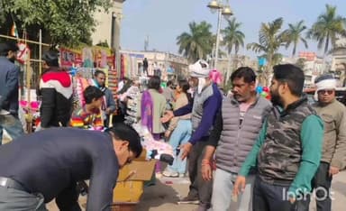 चीनोर: ग्वालियर में सुगम यातायात के लिए कार्रवाई: हाथ ठेले और फुटपाथ से अतिक्रमण हटा, नो-पार्किंग में खड़े वाहन जब्त