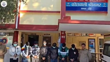 📍श्रीनगर में बाहरी #युवकों द्वारा मारपीट की घटना पर पुलिस का कड़ा #रुख। 👉 दिल्ली निवासी 07 #युवकों को #गिरफ्तार कर जेल भ...