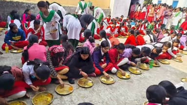 দুবরাজপুর: বিদ্যালয়ে প্রাক্তন ও বর্তমান ছাত্রী ও শিক্ষিকাদের জন্য বিশেষ খাওয়াদাওয়া