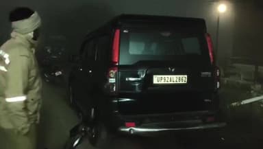 कौंच: ईदगाह के पास टैंकर चालक ने स्कार्पियो में मारी टक्कर, कार हुई क्षतिग्रस्त, मौके पर पहुंची पुलिस जांच में जुटी