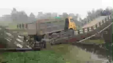 শীতলকুচি: লালবাজার এলাকায় ডাম্পারের ভারে ভেঙে পড়া সেতু পরিদর্শনে বিডিও
