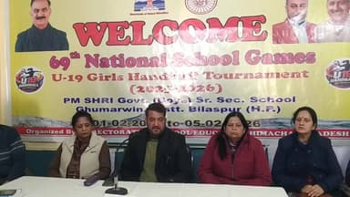 अंडर-19 हैंडबॉल प्रतियोगिता के बारे में पत्रकारों को सम्बोधित करते हुए सँयुक्त निदेशक शिक्षा विभाग जगदीश नेगी-----