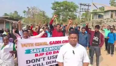 বিহপুৰীয়া: আদিবাসীৰ ভোট কৰ্তনৰ চেষ্টাৰ বিৰুদ্ধে লালুকত তীব্ৰ প্ৰতিবাদত আদিবাসী সমাজৰ