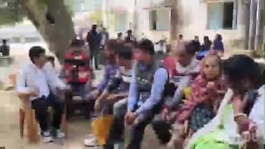 হরিশ্চন্দ্রপুর ১: হরিশ্চন্দ্রপুরের সুনানি কেন্দ্রে আসার সাধারণ মানুষের সাথে কথা বলতে পৌঁছলেন জেলা পরিষদের কৃষি কর্মাধ্যক্ষ