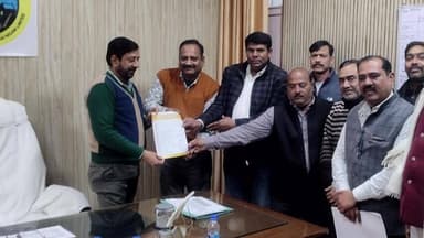 मथुरा: स्मार्ट मीटर के विरोध में व्यापारी सड़कों पर उतरे, 4 गुना तक ज्यादा बिल आने का लगाया आरोप