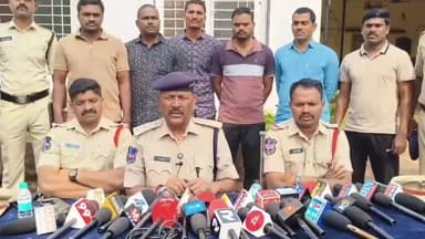 జహీరాబాద్: జహీరాబాద్ లో గొలుసు చోరీ వివరాలు మీడియాతో తెలిపిన డిఎస్పి సైదా నాయక్