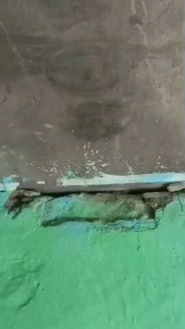 गोविंदगढ़: आलमपुर गाँव में खनन माफियाओं का कहर, अवैध ब्लास्टिंग से दर्जनों मकानों में आई दरारें, गाँव में भय का माहौल