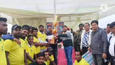 बुंडू: बुंडू के पगला बाबा मैदान में आयोजित वार्ड प्रीमियर लीग के फाइनल में पहुंचे तमाड़ विधायक