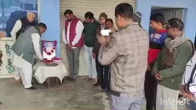 डबरा कांग्रेस कार्यालय में महात्मा गांधी की पुण्यतिथि मनाई गई, तस्वीर पर पुष्प अर्पित कर किया नमन