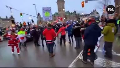 #बेंगलुरु | #कर्नाटक लोकायुक्त पुलिस ने इंस्पेक्टर गोविंद राजू को 4 लाख रुपए रिश्वत लेते रंगे हाथ पकड़ा।
हम इस खबर की पुष्टि नहीं करते