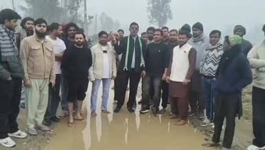 रामपुर: तुमडिया गांव की सड़क पर मामूली बूंदाबांदी से जल भराव की समस्या, स्थानीय लोग सड़क की खराब स्थिति से बेहद परेशान