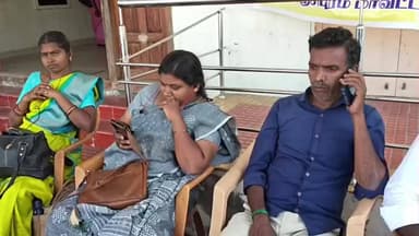 வாலாஜாபாத்: வாலாஜாபாத் தாலுக்கா அலுவலகத்தில கிராம நிர்வாக அலுவலர்கள் காத்திருப்பு போராட்டம்