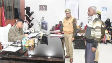 रामपुर: पुलिस अधीक्षक विद्यासागर मिश्र ने जनसुनवाई के दौरान पुलिस कार्यालय में 50 से अधिक फरियादियों की फरियाद पर की सुनवाई