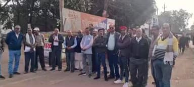 सिहोरा: पुराने बस स्टैंड में स्वर्ण समाज ने यूजीसी बिल वापस लेने के लिए प्रधानमंत्री के नाम ज्ञापन सौंपा