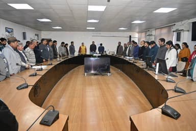 नमहोल: शहीद दिवस के अवसर पर जिला मुख्यालय स्थित बचत भवन में श्रद्धांजलि सभा का आयोजन किया गया