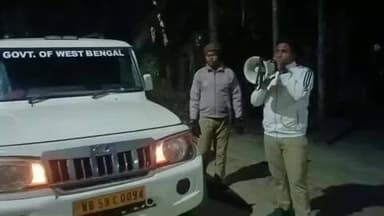 মাদারিহাট: জনগণকে সজাগ করতে মাদারী হাট এলাকায় বন দপ্তরের পক্ষ থেকে শুরু হয়েছে মাইকিং