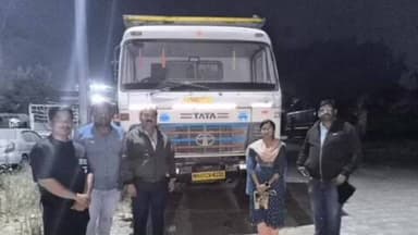 देऊळगाव राजा: देऊळगाव राजा शहरानजीकच्या कुंभारी बायपास लगत अवैध वाळू वाहतूक करणारे टिप्पर जप्त