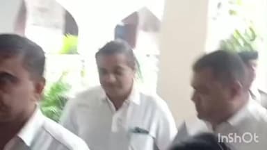 ચોરાસી: મુગલીસરા ખાતે આમ આદમી પાર્ટીના દ્વારા સામાન્ય સભા શરૂ થતા પહેલા સુરત મેયર નો ધેરાવ કરી વિરોધ પ્રદર્શન કર્યો હતો.