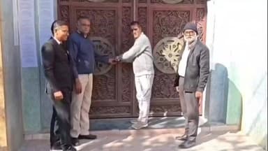 सरदारशहर: अध्यापकों का बकाया भुगतान नहीं होने पर श्री बालिका विद्यालय भवन कुर्क, कोर्ट के आदेशों पर हुई कार्रवाई