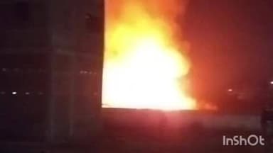 महुआ: महुआ नगर परिषद के वार्ड 22 में झाड़ी में आग लगने से शुक्रवार शाम अफरा-तफरी मची