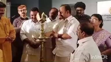 അടൂര്: ഇ വി കൃഷ്ണപിള്ള ഫൗണ്ടേഷൻ നേതൃത്വത്തിൽ അടൂരിൽ നടന്ന വായനയുടെ ആകാശം പ്രതിമാസ സാഹിത്യ പരിപാടി VD സതീശൻ ഉദ്ഘാടനം ചെയ്തു