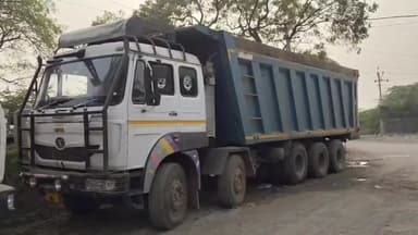 ઘોઘા: ઘોઘા વિસ્તારમાંથી ગેરકાયદેસર રેતી ભરેલ એક ડમ્પરને ખાણ ખનીજ વિભાગ દ્વારા ઝડપી લઇ કાયદેસરની કાર્યવાહી કરવામાં આવી