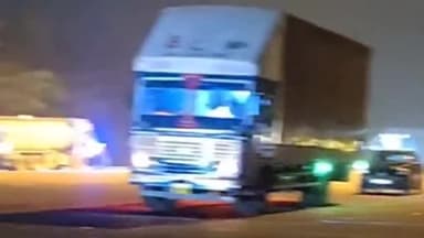 हैदरगढ़: हैदरगढ़ क्षेत्र के बारा टोल प्लाजा के पास रिश्तेदारी से लौटते समय बाइक सवार अनियंत्रित होकर गिरा, हुआ घायल