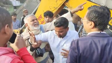 कोचस नगर के मछली मंडी के पास अतिक्रमण हटाने के दौरान हंगामा। सीओ के साध धक्का-मुक्की, 50 लोगों पर प्राथमिकी!