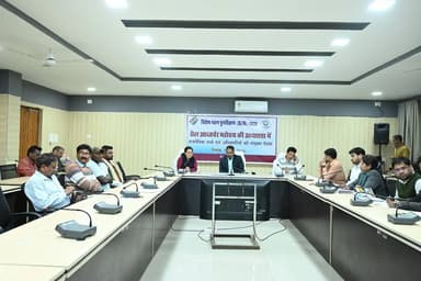 निर्वाचक नामावली के विशेष गहन पुनरीक्षण कार्यों की रोल ऑब्जर्वर ने की समीक्षा!
विभिन्न राजनीतिक दलों के प्रतिनिधि रहे उ...