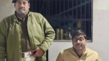 गोपालगंज: नगर और जादोपुर थाना के पुलिस निरीक्षक ने किया निरीक्षण, दिए निर्देश