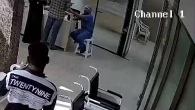 કામરેજ: દીનબંધુ હોસ્પિટલમાં હોસ્પિટલ સ્ટાફ સાથે મારામારીની ઘટના બની.