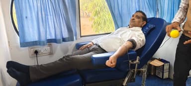 कोर्ट परिसर में आयोजित स्वैच्छिक रक्तदान शिविर में एकत्रित हुईं 19 यूनिट रक्त।
➡️ न्यायाधीशगण, न्यायालयीन एवं जेल कर्मच...