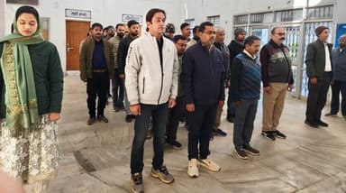 शहीदों की स्मृति में दो मिनट का मौन धारण
➡️
कलेक्टर कार्यालय में महात्मा गांधी के बलिदान दिवस एवं वीर शहीदों की स्मृति म...