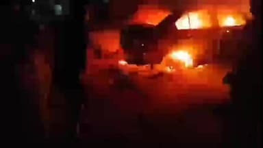 पाटी: पाटी में घर के बाहर खड़ी कार में अचानक लगी आग, जलकर खाक हुई, मिट्टी डालकर आग पर पाया काबू