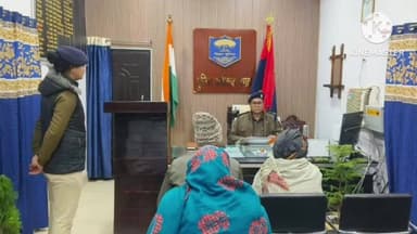 बगहा: एसपी जन सुनवाई में लोगों की समस्याओं से रूबरू हुए