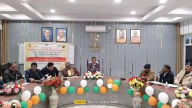 कलीनगर: डीएम की अध्यक्षता में गांधी सभागार में उद्योग बंधुओं की बैठक हुई