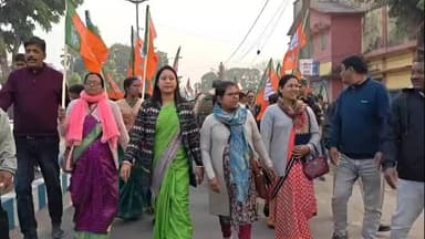 হলদিবাড়ি: মেখলিগঞ্জে নাবালিকা ধর্ষণকাণ্ডে তীব্র ক্ষোভ, হাজার মানুষের মিছিলে শাস্তির দাবিতে সরব বিজেপি!