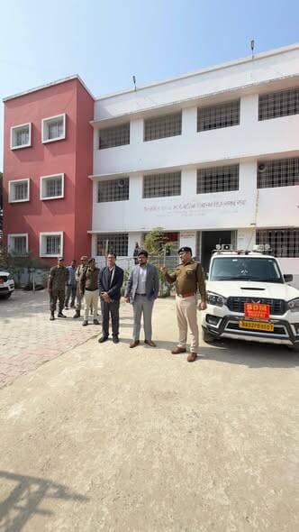 नीमचक बथानी SDM केशव आनंद और डीएसपी सुरेंद्र सिंह ने खिजरसराय प्रखंड में स्थित परीक्षा केंद्रों का निरीक्षण किया।