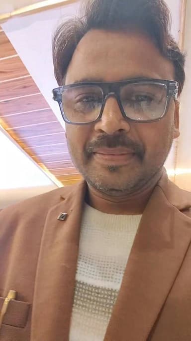 RJ Javed Khan जी के साथ भोपाल में दिग्गज पत्रकारों की महफिल में जावेद भाई को उनकी बेहतरीन आवाज में संचालन करने पर अवॉर्...