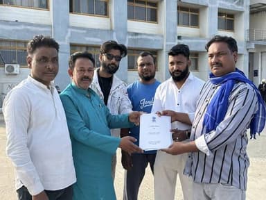 मो मुस्तकीम (उर्फ़) छोटू मिया ने गोड्डा नगर परिषद अध्यक्ष पद के लिए नामांकन पर्चा खरीदा !
#jharkhand #NewsUpdate #reel ...