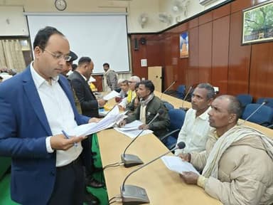 गया, 30 जनवरी 2026, जिला पदाधिकारी के जनता दरबार में आज समाहरणालय सभागार में 400 से अधिक लोग आए। उनके आवेदन को संबंधित ...