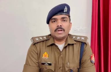 #बांदा थाना चिल्ला क्षेत्रांतर्गत एक अज्ञात वाहन द्वारा एक व्यक्ति के साथ एक्सीडेंट होने की सूचना प्राप्त हुई इस संबंध ...