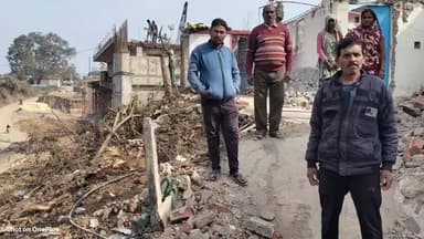 महंगवा पिपरिया pariyat नदी पुल का निर्माण किया जा रहा हैं जिसमें हम लोगों के मकानों को तोड़ा जा रहा है